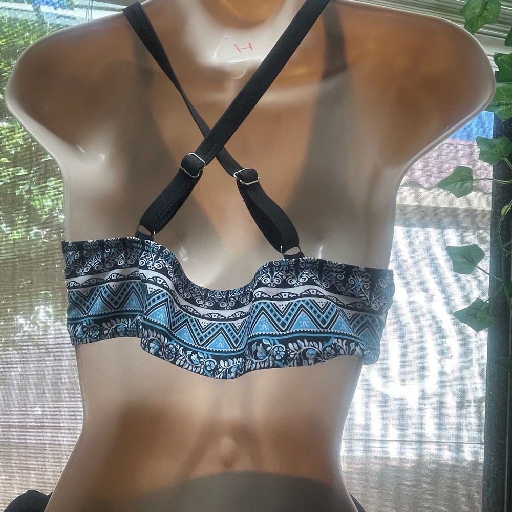 Black and Blue Patterned Bikini Set with black  waist sarong - Picture 2 of 10